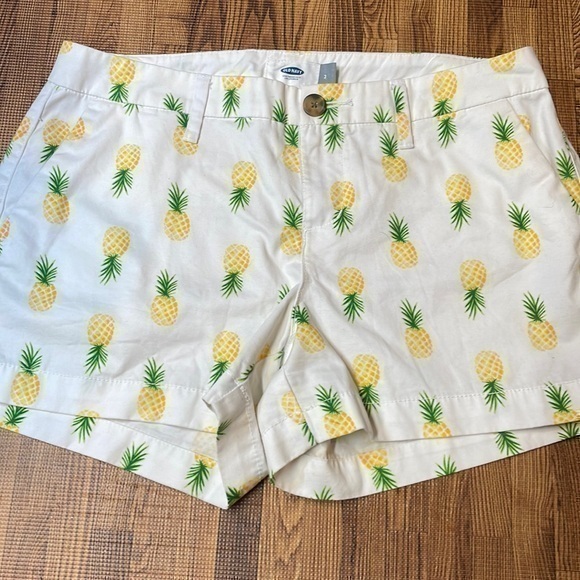 Old Navy women’s shorts. Pineapple print. Size 2. - Picture 1 of 10